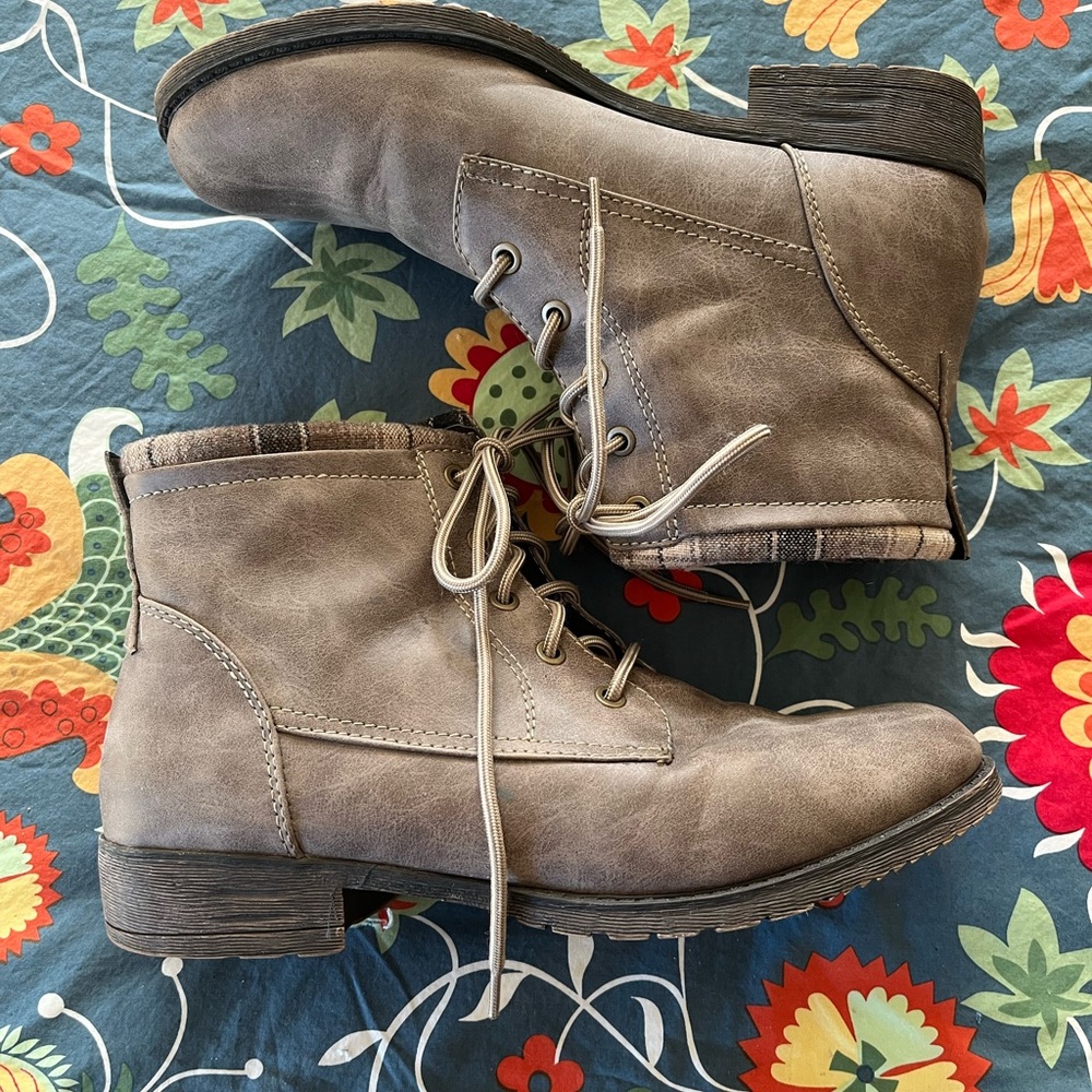 Sporto women’s waterproof boots, size 10